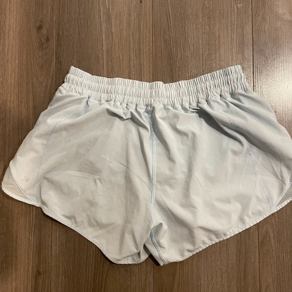 Lululemon Hotty Hot Shorts - Picture 2 of 2